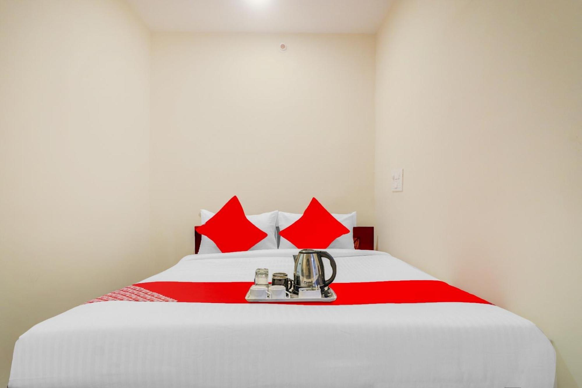 Hotel O Aayush Stay Inn Hyderabad Exterior foto