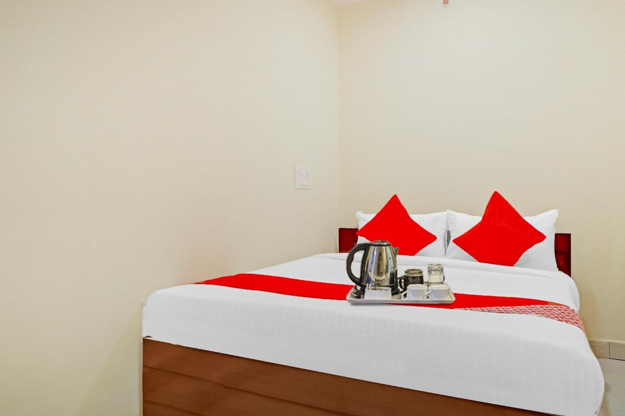 Hotel O Aayush Stay Inn Hyderabad Exterior foto
