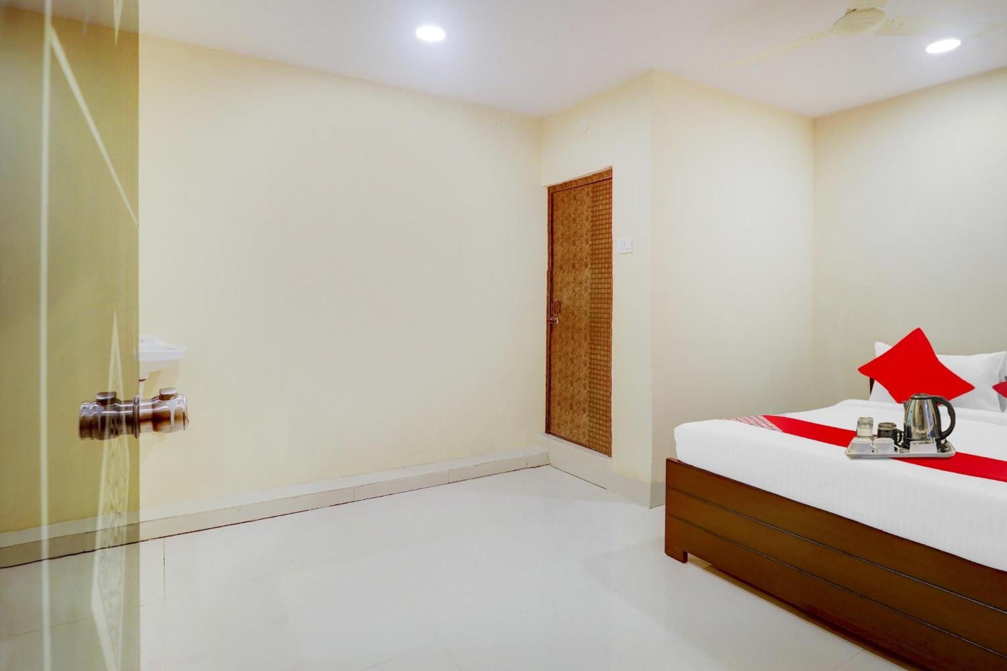Hotel O Aayush Stay Inn Hyderabad Exterior foto