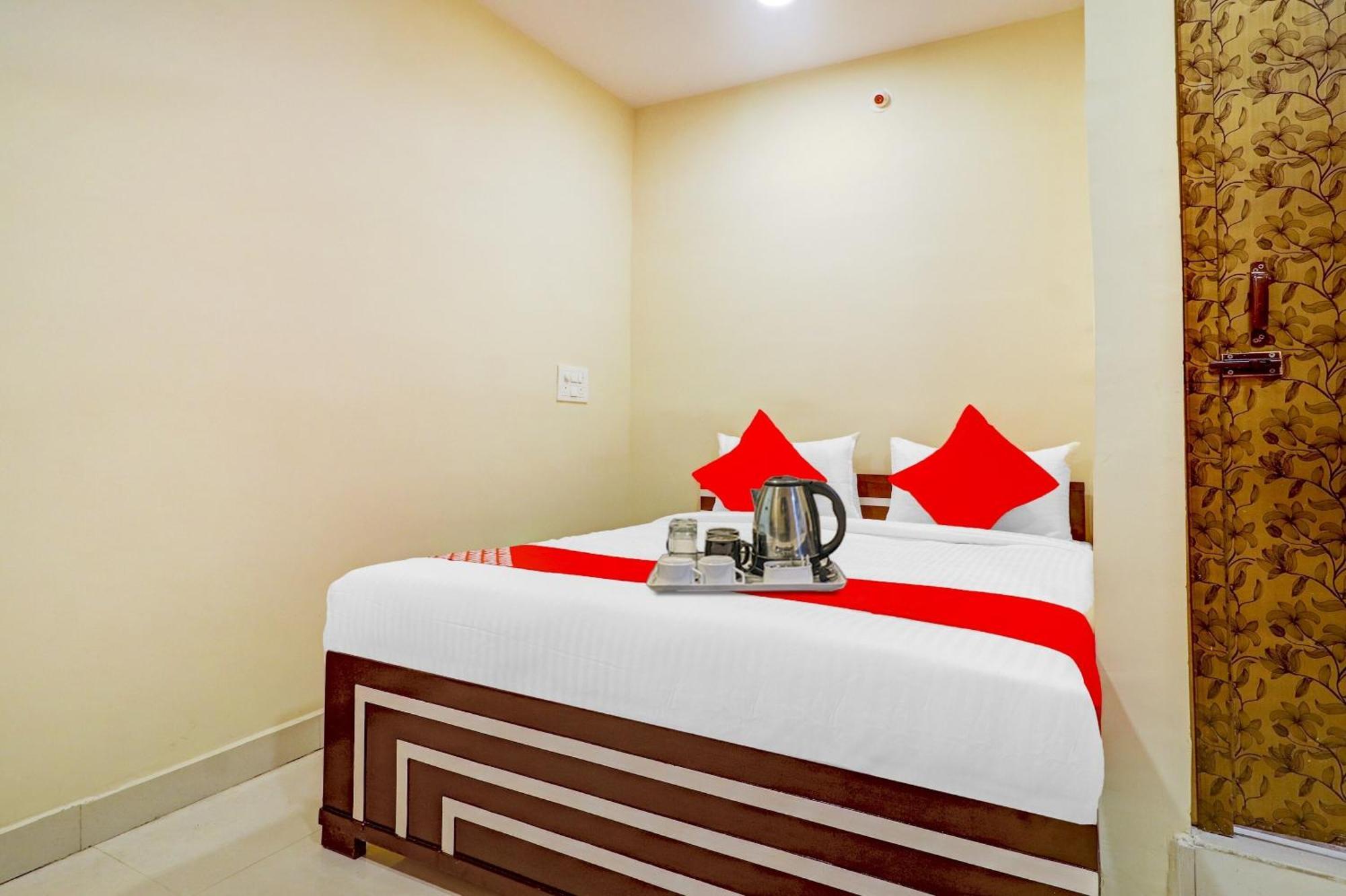 Hotel O Aayush Stay Inn Hyderabad Exterior foto